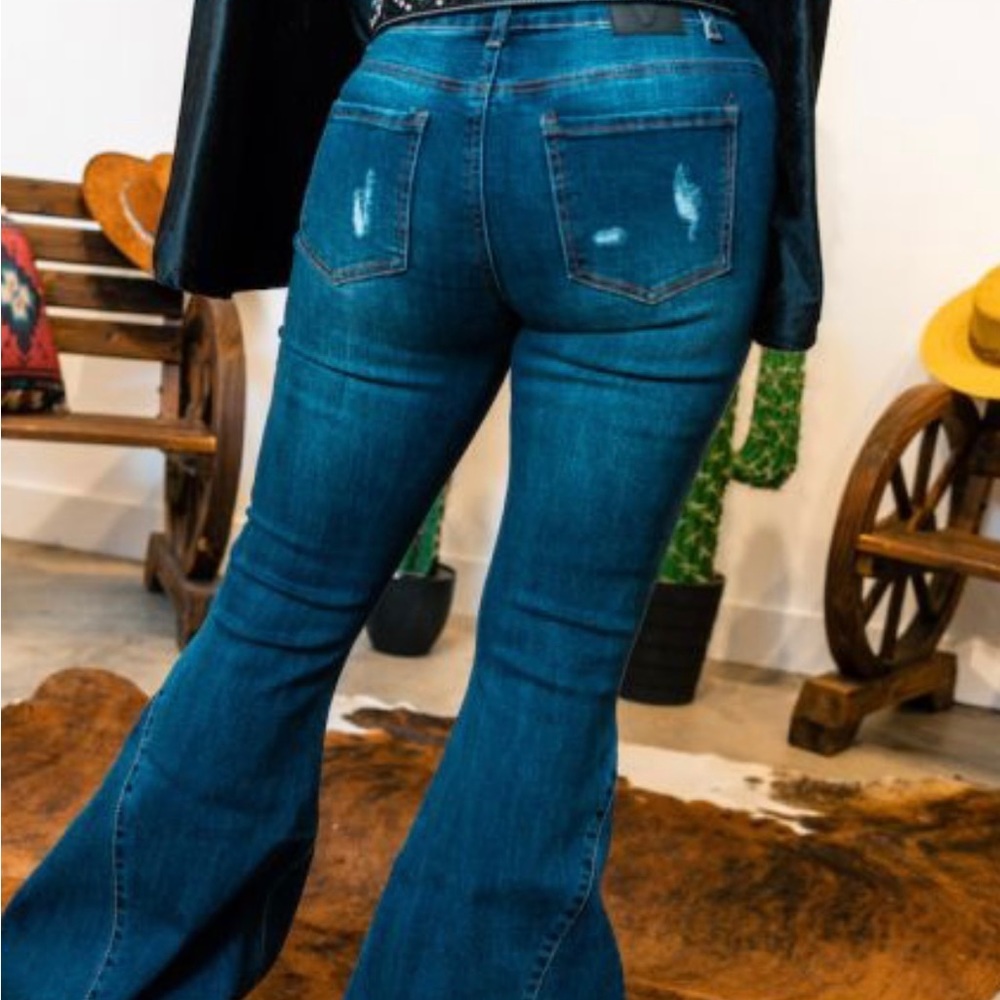 L&B Mid Wash Bell Bottom Jeans W Leg Insert-NWT. NEW ITEM. - Picture 6 of 8